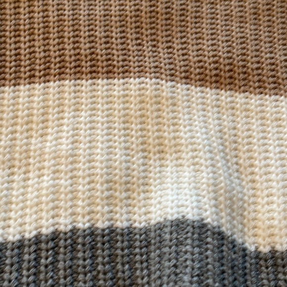 NWT- Sincerely Jules - Beautiful Crop Sweater in Neutral long sleeves size M - Picture 11 of 12